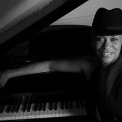 Lenora Zenzalai Helm