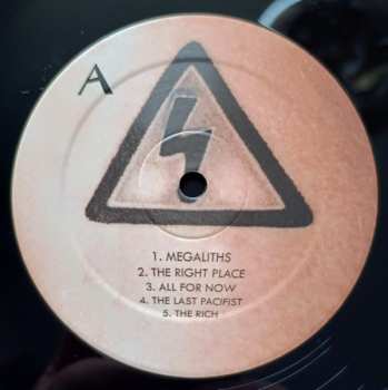 LP Sjako!: Megaliths